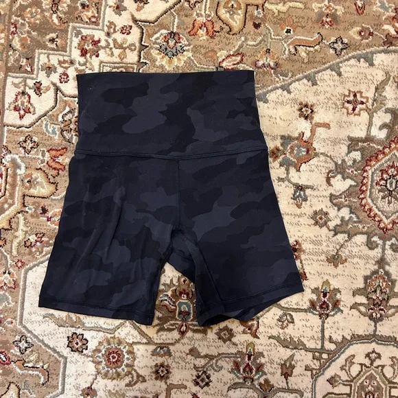 Black Camouflage lululemon align Shorts - Picture 2 of 3